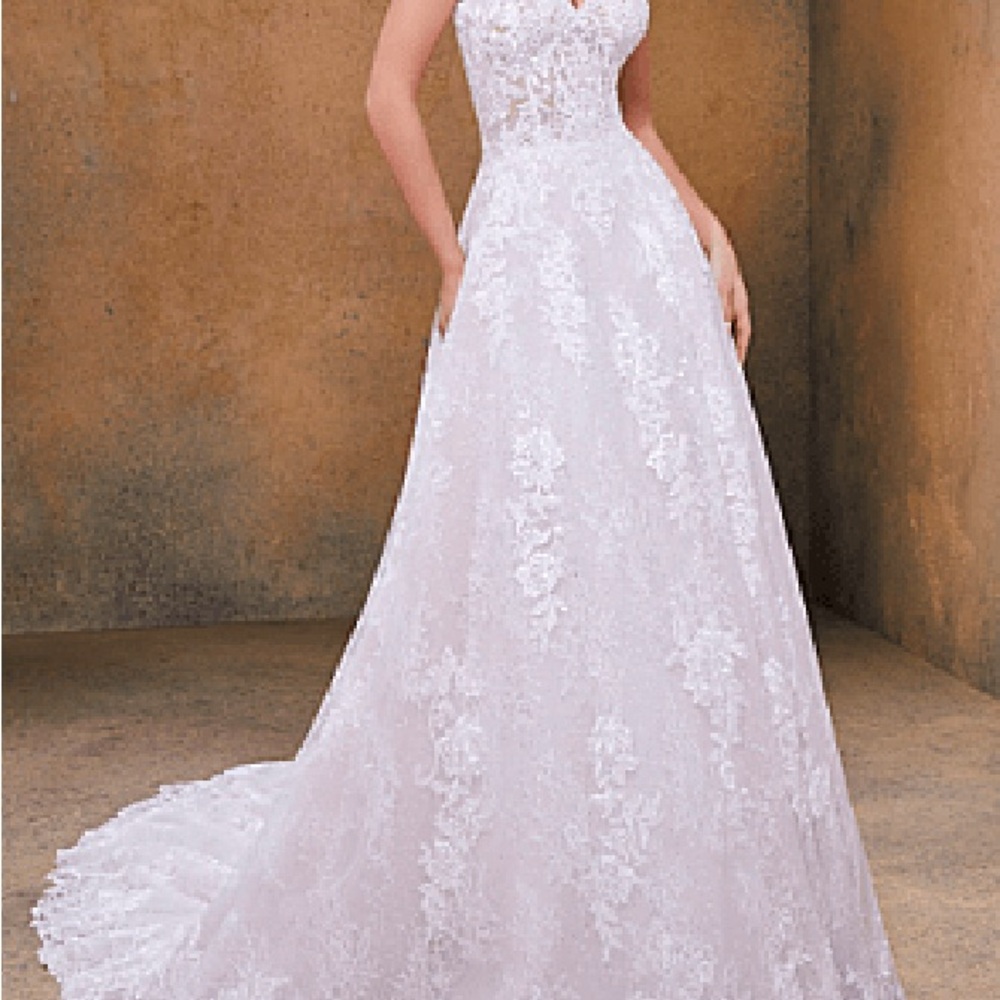 Elegant Lace Wedding Gown